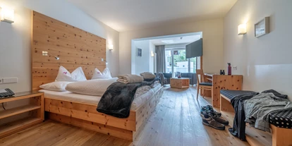 Wanderurlaub - Hotel-Schwerpunkt: Wandern & Biken - Tirol - Viel Platz finden Sie in unseren alpin:design Zimmern und Suiten - Alpin ART & SPA Hotel Naudererhof