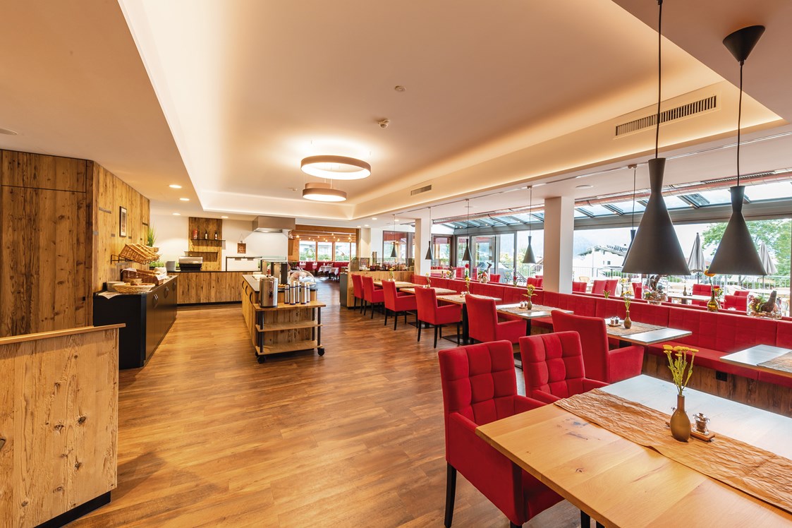 Wanderhotel: Restaurant mit Buffet und Show-Küche - Hotel Achentalerhof