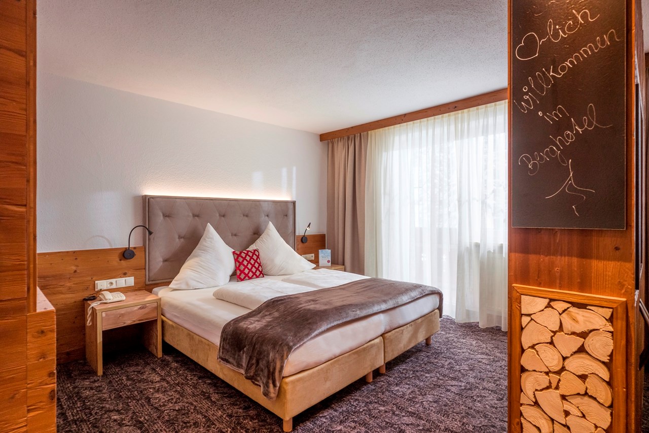 Berghotel Hochfügen**** Zimmerkategorien Juniorsuite Rastkogl- für Sonnenverwöhnte