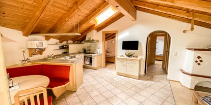 Wanderurlaub - Hotel-Schwerpunkt: Wandern & Biken - Tirol - Ferienwohnung Tenn -Wohnraum - Ferienwohnung Tenn