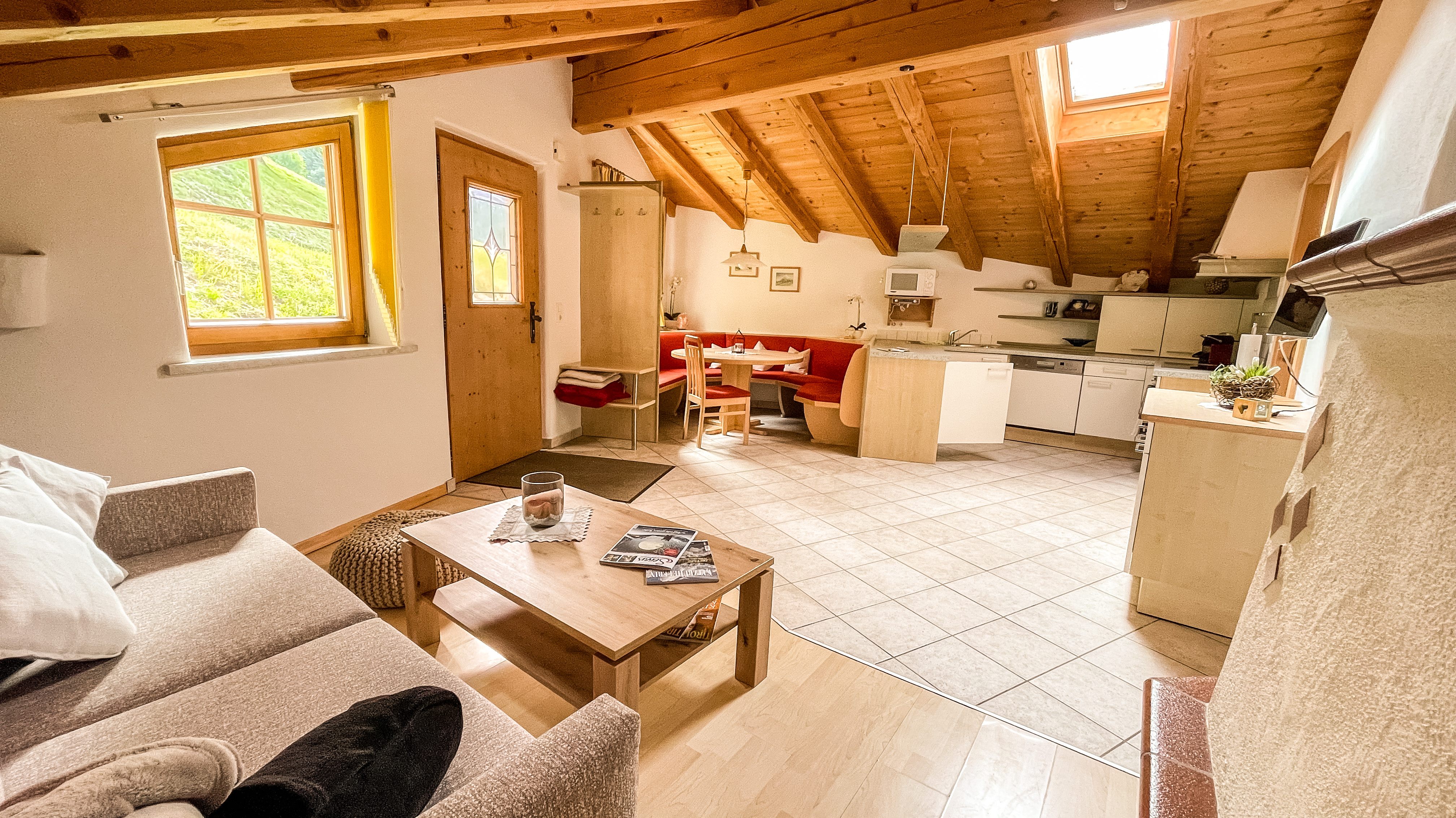 Wanderurlaub - Oberaudorf - Ferienwohnung Tenn -Küche mit Esszimmer - Wohnbereich  - Ferienwohnung Tenn