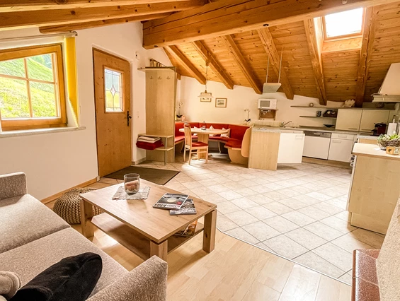 Wanderhotel: Ferienwohnung Tenn -Küche mit Esszimmer - Wohnbereich  - Ferienwohnung Tenn