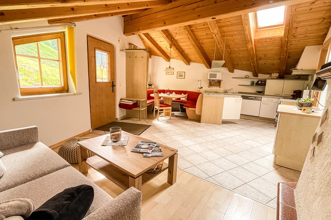 Wanderhotel: Ferienwohnung Tenn -Küche mit Esszimmer - Wohnbereich  - Ferienwohnung Tenn