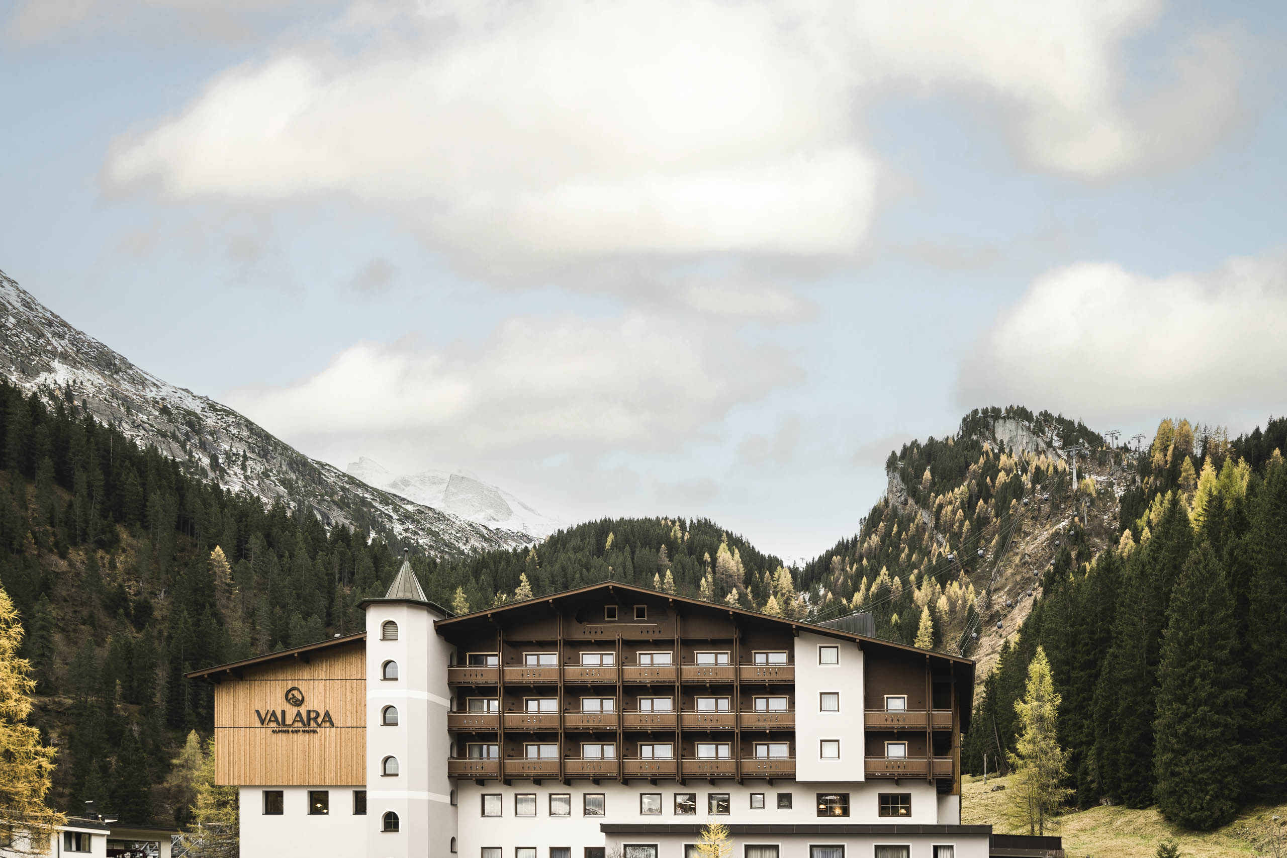 Wanderhotel: Hotelansicht Nordseite - Valara Alpine Art Hotel
