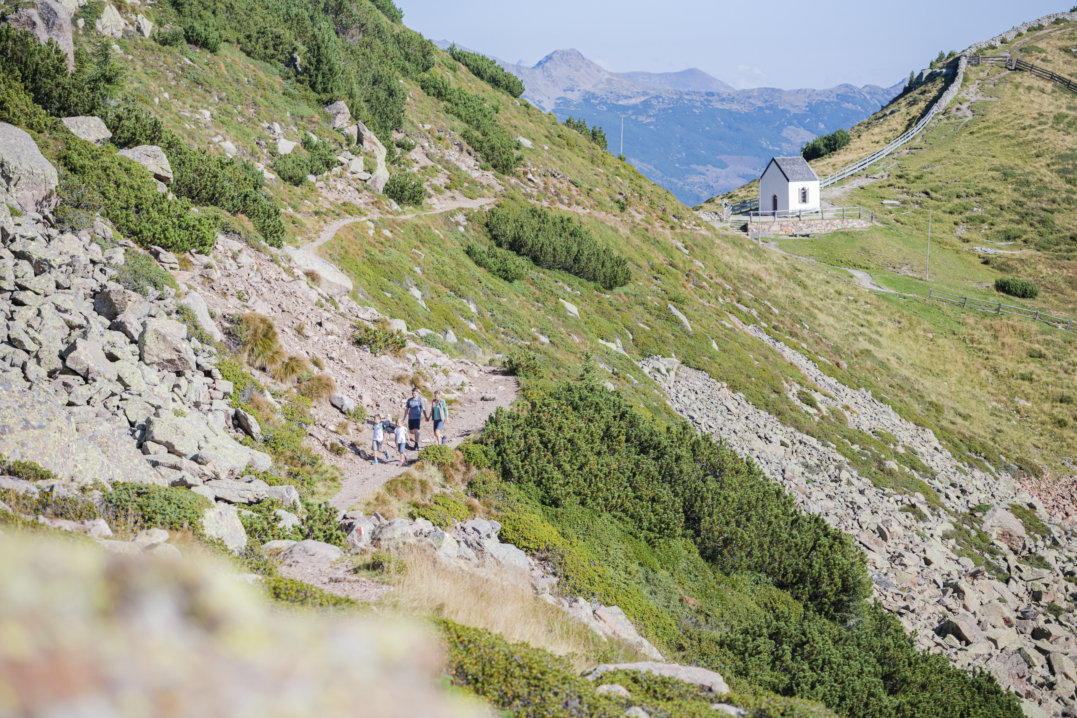 Panorama Hotel Flora Almen Für genüssliche Wanderstunden: Totensee und Totenkirchl auf der Villanderer Alm