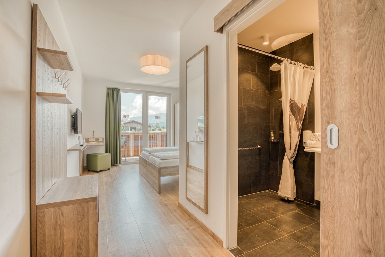 COOEE alpin Hotel Kitzbüheler Alpen Zimmerkategorien Standard Zimmer, Barrierefrei