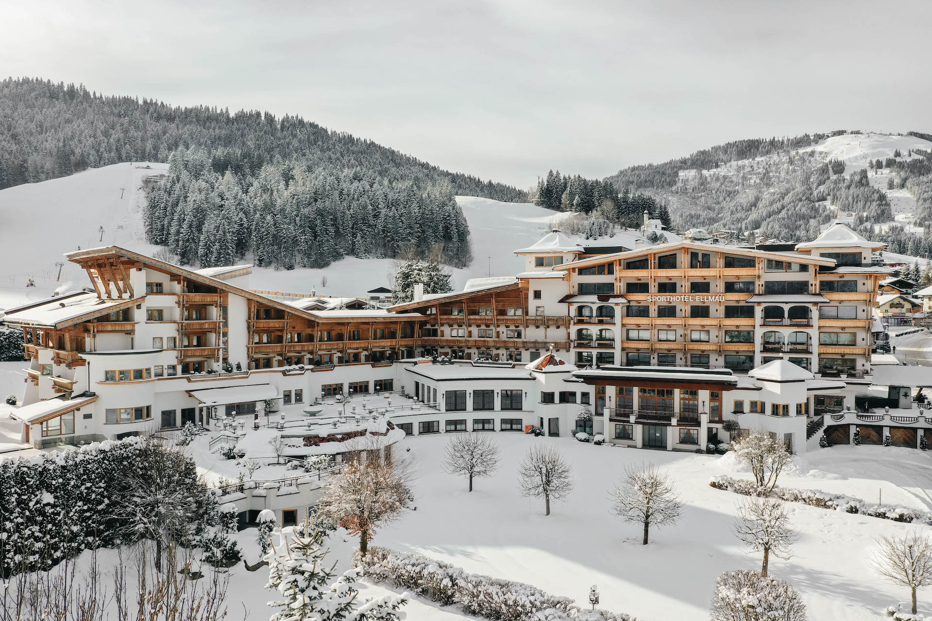 Wanderurlaub - Schwierigkeit Wanderungen: Rot - Tirol - Außenaufnahme im Winter - Sporthotel Ellmau