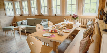 Wanderurlaub - Sonnenterrasse - Bad Aussee - Essbereich im Ferienhaus Grundlsee - Narzissendorf Zloam