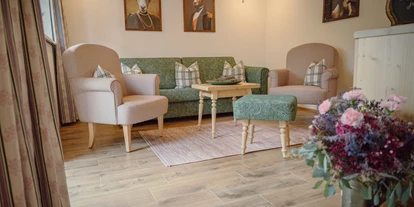 Wanderurlaub - Sonnenterrasse - Bad Aussee - Wohnzimmer im Ferienhaus Salzkammergut - Narzissendorf Zloam