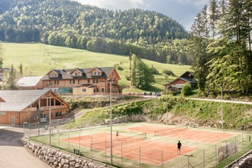 Wanderhotel: Tennis im Narzissendorf - Narzissendorf Zloam