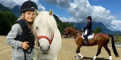 Wanderurlaub - Sonnenterrasse - Bad Aussee - Reiten im Narzissendorf Zloam - Narzissendorf Zloam