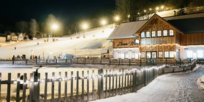 Wanderurlaub - Sonnenterrasse - Bad Aussee - Zloam Wirt mit Skipiste beim Nachtskilauf - Narzissendorf Zloam