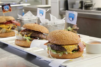 Wanderhotel: Burger, Schnitzel, Käsespätzle, Kaiserschmarren... Hausmannskost mit einer Prise Zeitgeist - Wedelhütte Hochzillertal