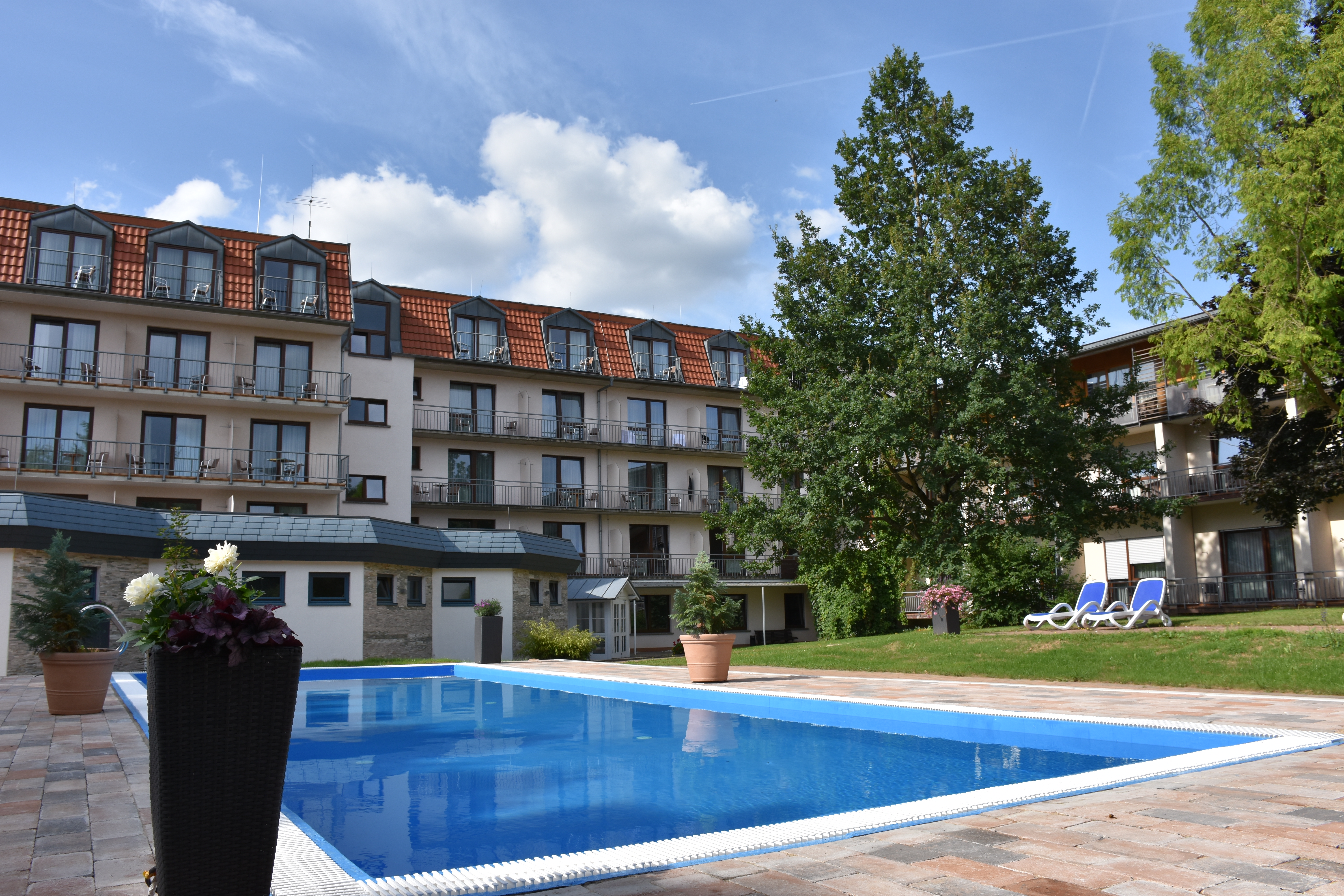 Wanderhotel: Außenpool - Wellness- und Tagungshotel AQUALUX