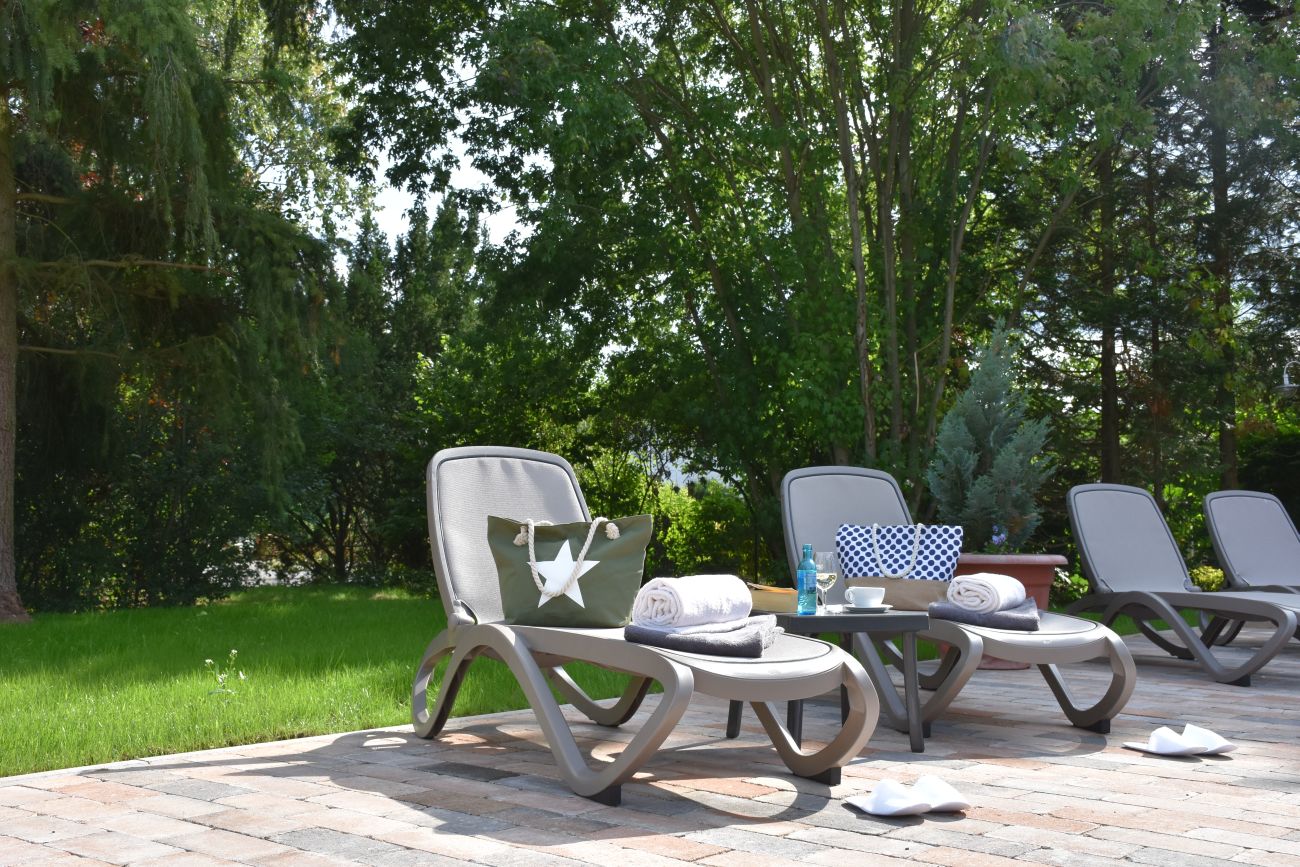 Wanderhotel: Liegen am Pool - Wellness- und Tagungshotel AQUALUX