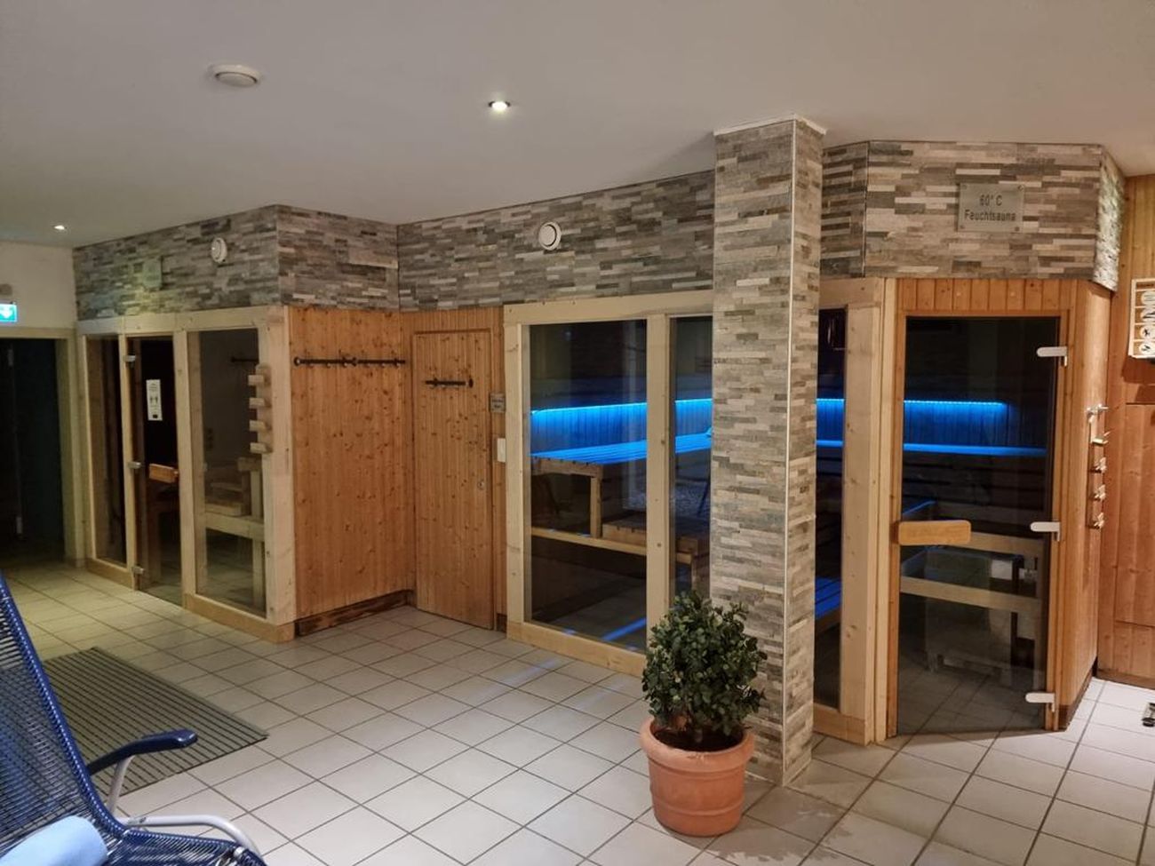 Wanderhotel: Sauna - Wellness- und Tagungshotel AQUALUX