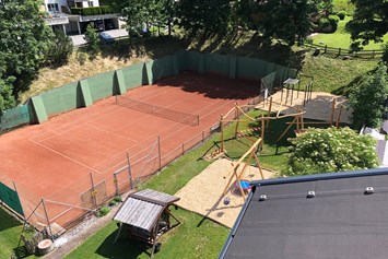 Wanderhotel: hauseigener Tennisplatz - Lifesporthotel Hechenmoos