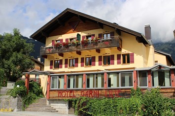 Wanderhotel: Sommeraussenansicht - Die Lilie - Hotel Garni