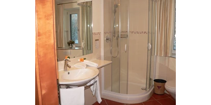 Wanderurlaub - Klassifizierung: 3 Sterne - Tirol - Badezimmer - Die Lilie - Hotel Garni