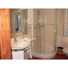 Wanderhotel: Badezimmer - Die Lilie - Hotel Garni