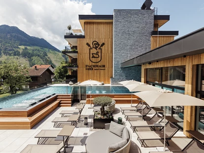 Wanderurlaub - Fahrstuhl - 17m Panorama Infinitypool mit Sonnenterrasse - PACHMAIR 1453 apart resort