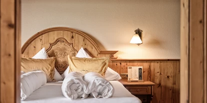 Wanderurlaub - Hotel-Schwerpunkt: Wandern & Biken - Tirol - Heimisches Handwerk und regionales Design. Jedes Element in unseren Suiten spiegelt die Seele Tirols. Jedes Materiela ist bei uns hier Zuhause. - ApartHOTEL Asterhof und seine Ferienhäuser