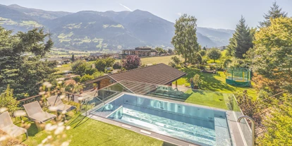 Wanderurlaub - Pools: Schwimmteich - Solepool - Gardenhotel Crystal