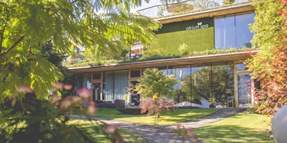 Wanderurlaub - Pools: Schwimmteich - atrium Spa - Gardenhotel Crystal