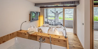 Wanderurlaub - Pools: Schwimmteich - Wellness Suite "Luxus für Zwei" - Gardenhotel Crystal