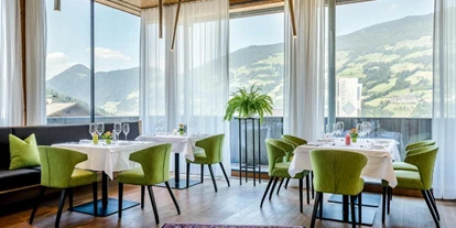 Wanderurlaub - Pools: Schwimmteich - Restaurant - Gardenhotel Crystal
