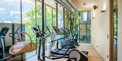 Wanderurlaub - Pools: Schwimmteich - Fitnessraum - Gardenhotel Crystal