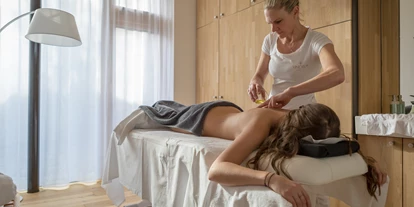 Wanderurlaub - Pools: Schwimmteich - Wellnessbehandlung - Gardenhotel Crystal