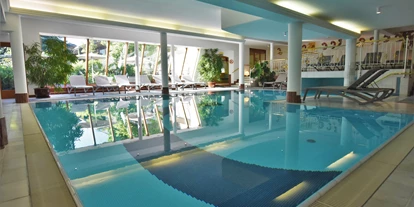 Wanderurlaub - Pools: Schwimmteich - Wellnessbereich mit Hallenbad - Gardenhotel Crystal