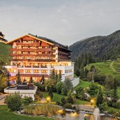 Wanderurlaub: Außenansicht des Hotels  - Hotel Alpenhof
