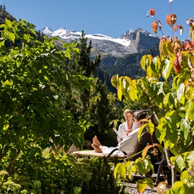 Wanderhotel: 1.000 m² Alpengarten zum Erholen und Relaxen - Hotel Alpenhof