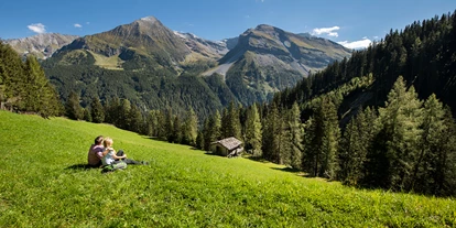 Wanderurlaub - Fahrstuhl - Bergblick genießen - Hotel Alpenhof