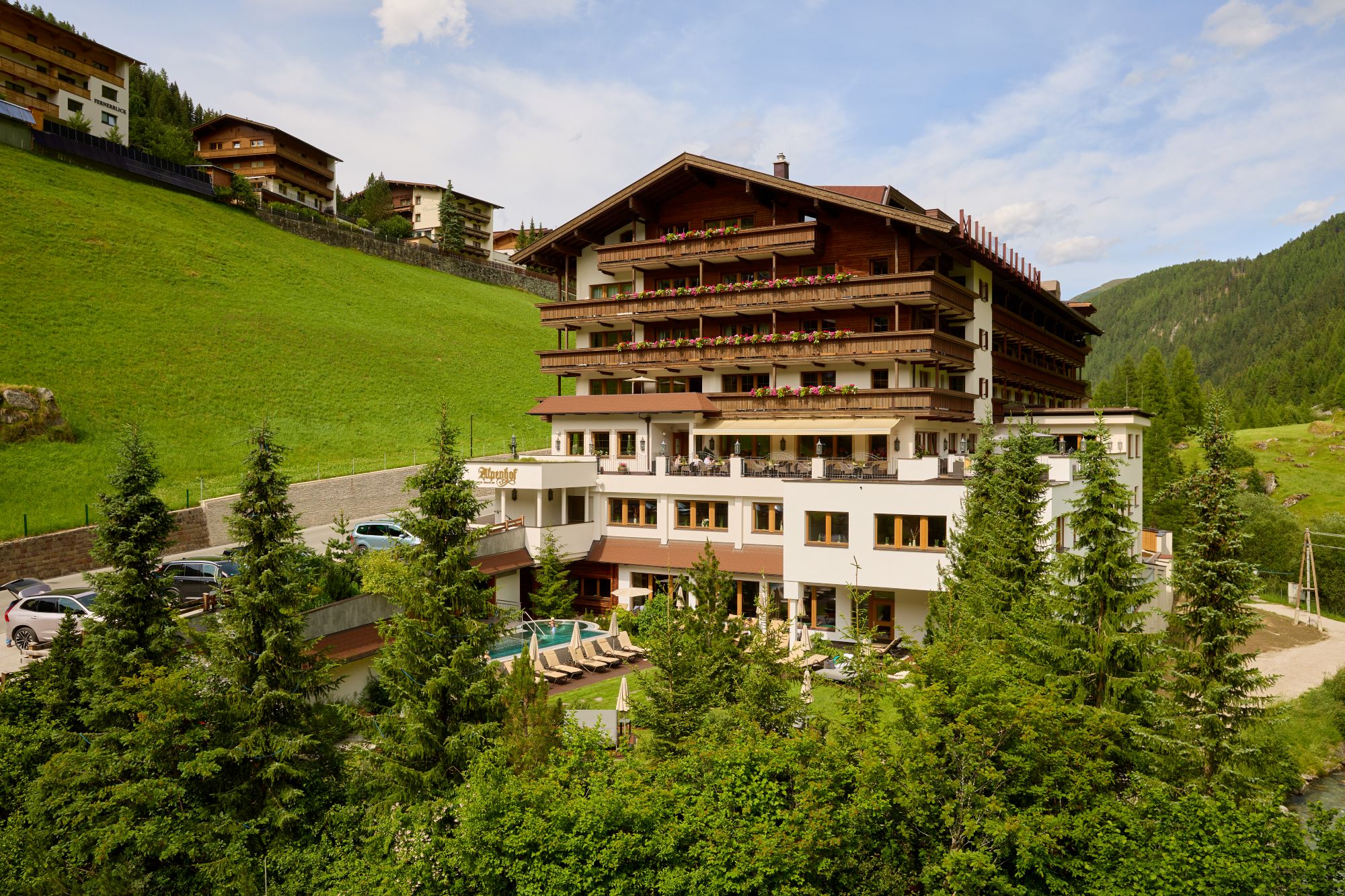 Wanderurlaub - Vals (Vals) - Außenansicht Hotel Alpenhof - Hotel Alpenhof