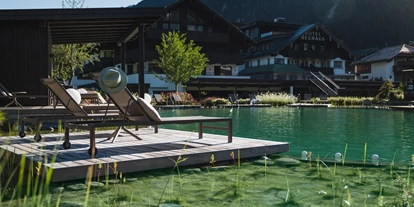 Wanderurlaub - Pools: Schwimmteich - Neuhaus Zillertal Resort