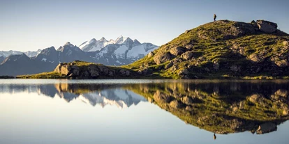Wanderurlaub - Pools: Schwimmteich - Neuhaus Zillertal Resort