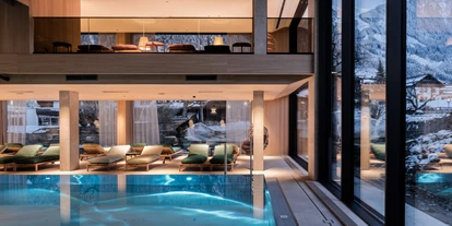 Wanderurlaub - Pools: Schwimmteich - Neuhaus Zillertal Resort