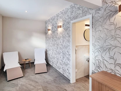 Wanderurlaub - Fahrstuhl - Der Ruhebereich der Sauna. - Hotel Erlebnis Wald Johanngeorgenstadt