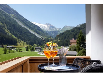 Wanderurlaub - Hotel-Schwerpunkt: Wandern & Biken - Tirol - Traumhafter Panoramablick aus alles Zimmern und Suiten im Adler Inn - ADLER INN Tyrol Mountain Resort