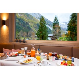 Wanderhotel: Wanderfrühstück mit Gletscherblick - ADLER INN Tyrol Mountain Resort SUPERIOR