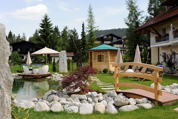 Wanderhotel: Garten mit Liegen - Wellnesshotel Schönruh - Adults Only