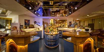 Wanderurlaub - Pools: Schwimmteich - Hotelbar - Wellnesshotel Schönruh - Adults Only