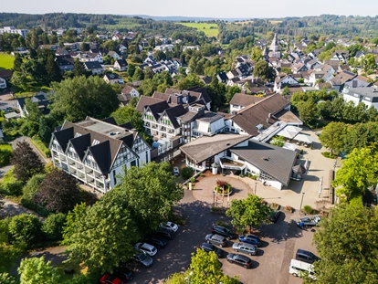 Wanderurlaub - Fahrstuhl - Außenansicht - Parkhotel Nümbrecht