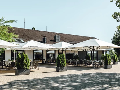 Wanderurlaub - Fahrstuhl - Weiherterrasse - Parkhotel Nümbrecht