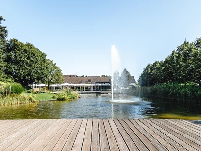 Wanderurlaub - Fahrstuhl - Weiher - Parkhotel Nümbrecht