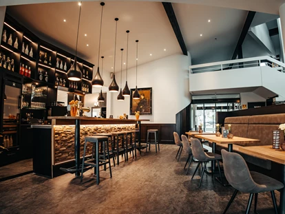 Wanderurlaub - Fahrstuhl - Lounge, Bar, Restaurant - Parkhotel Nümbrecht