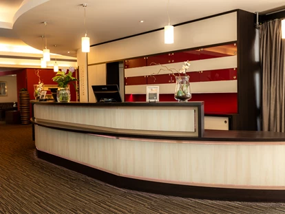 Wanderurlaub - Fahrstuhl - Rezeption - Parkhotel Nümbrecht